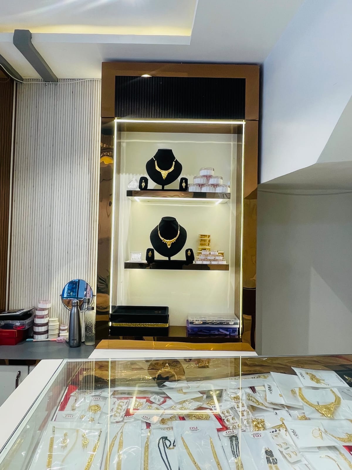 Wall Display Busts & Royal Chokers